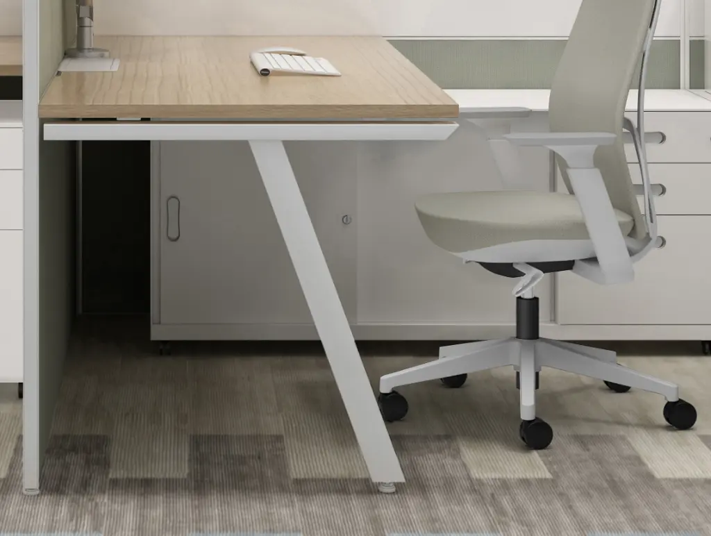 005_12 - Avail Panel with 5003 Style Leg.webp